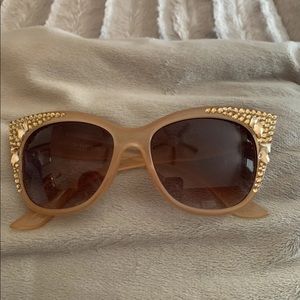 Wendy Williams Sunglasses new With rhinestones color tan